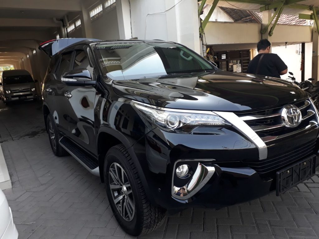 sewa fortuner surabaya