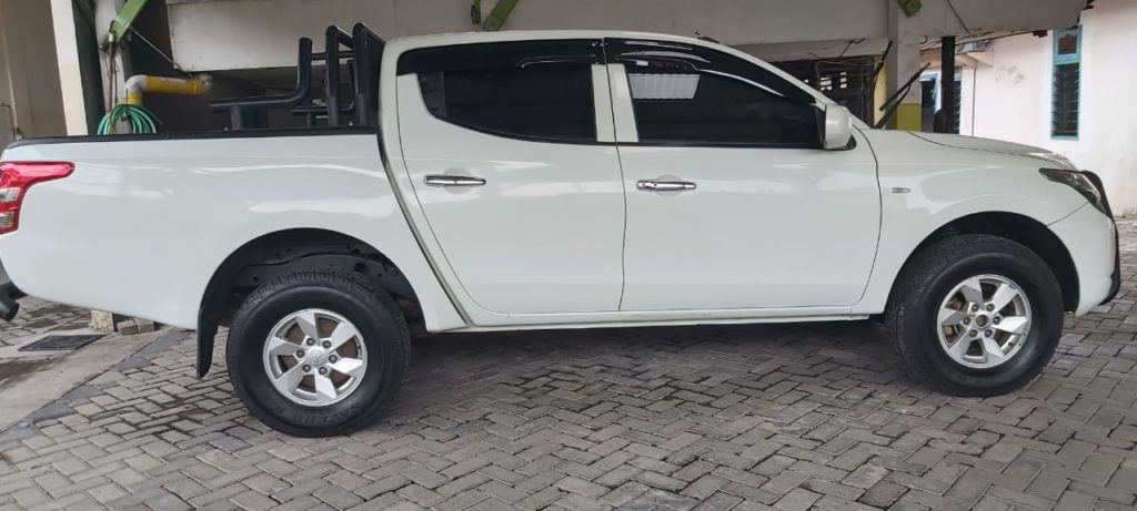 sewa mobil double cabin triton 4x4